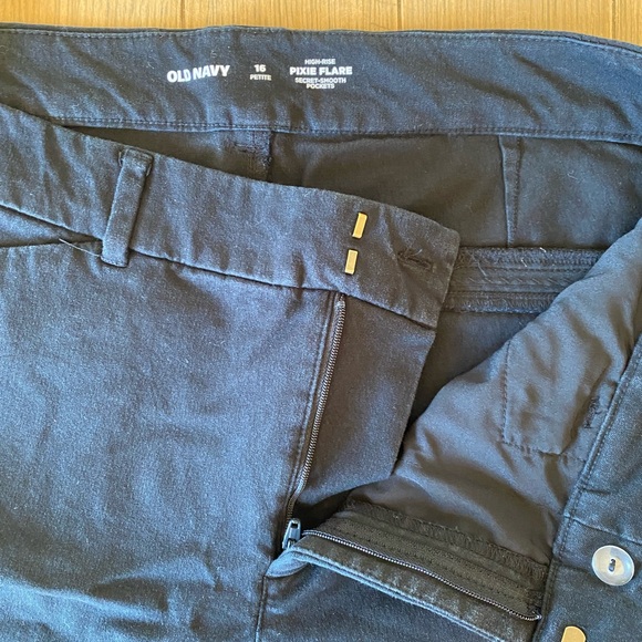 Black Old Navy Pixie flare - Picture 2 of 4